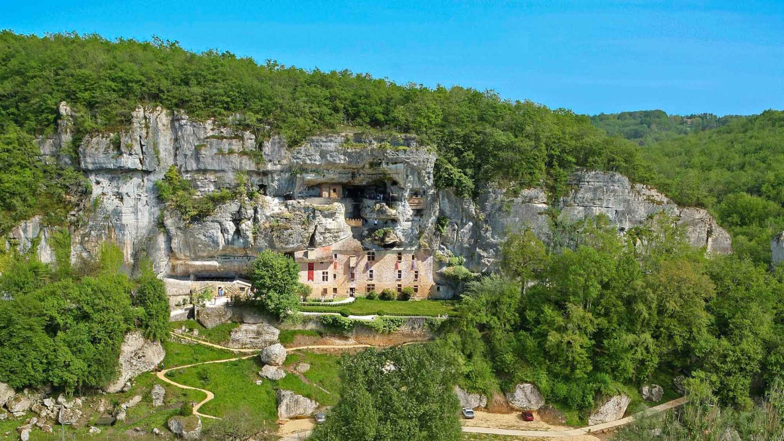 Dordogne Travel Guide | Maison Forte de Reignac, Tursac