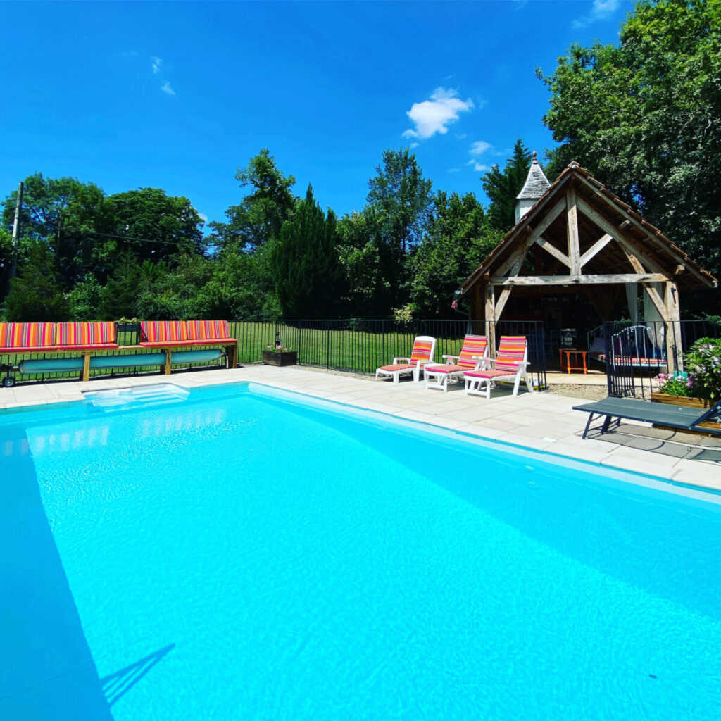 Le gîte de Pereyroux with private heated swimming pool